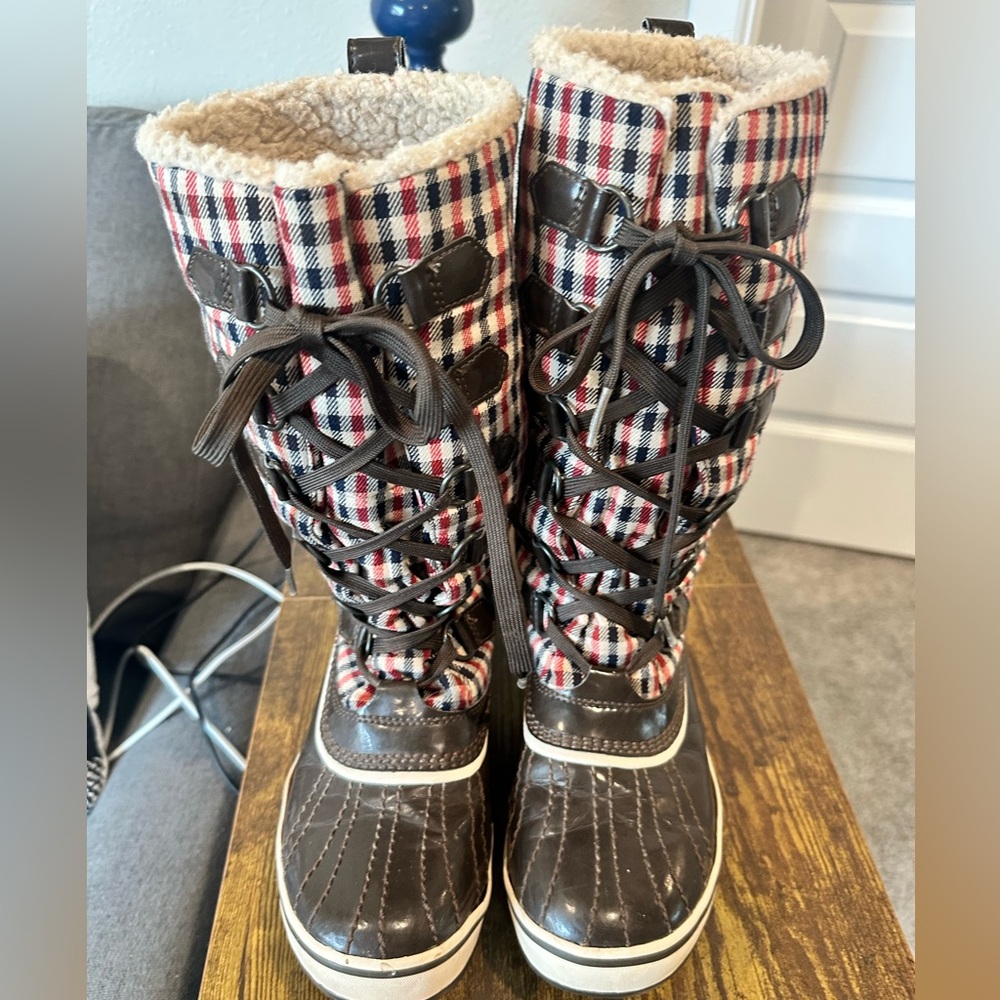 Sorel Women’s Waterproof Winter Boots – Plaid Faux-Fur Lined EUC - Picture 4 of 8